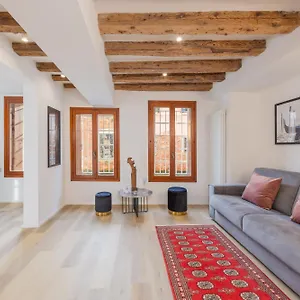 Ca' San Giacomo Canal View Apartment Venice